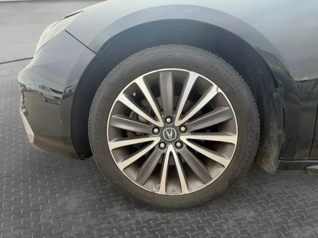 Acura TLX photo 9