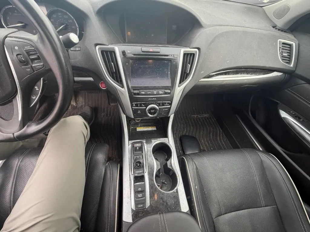 Acura TLX photo 12