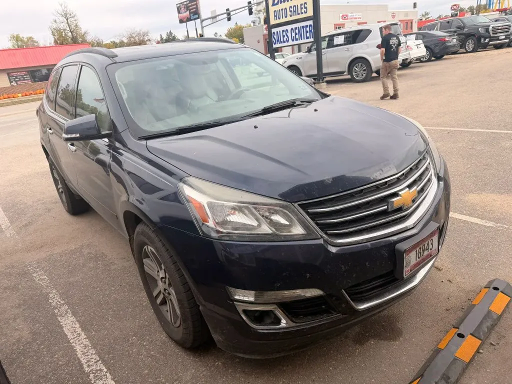 Chevrolet Traverse photo 2