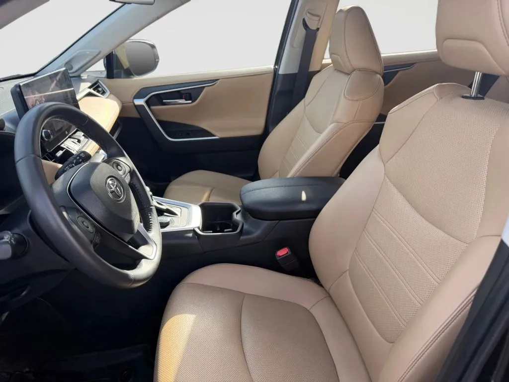Toyota RAV4 photo 8