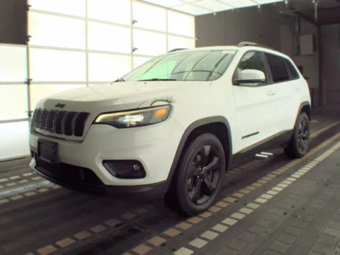 White 2019 Jeep Cherokee Altitude Sport Utility 4D for sale in Wadena, MN
