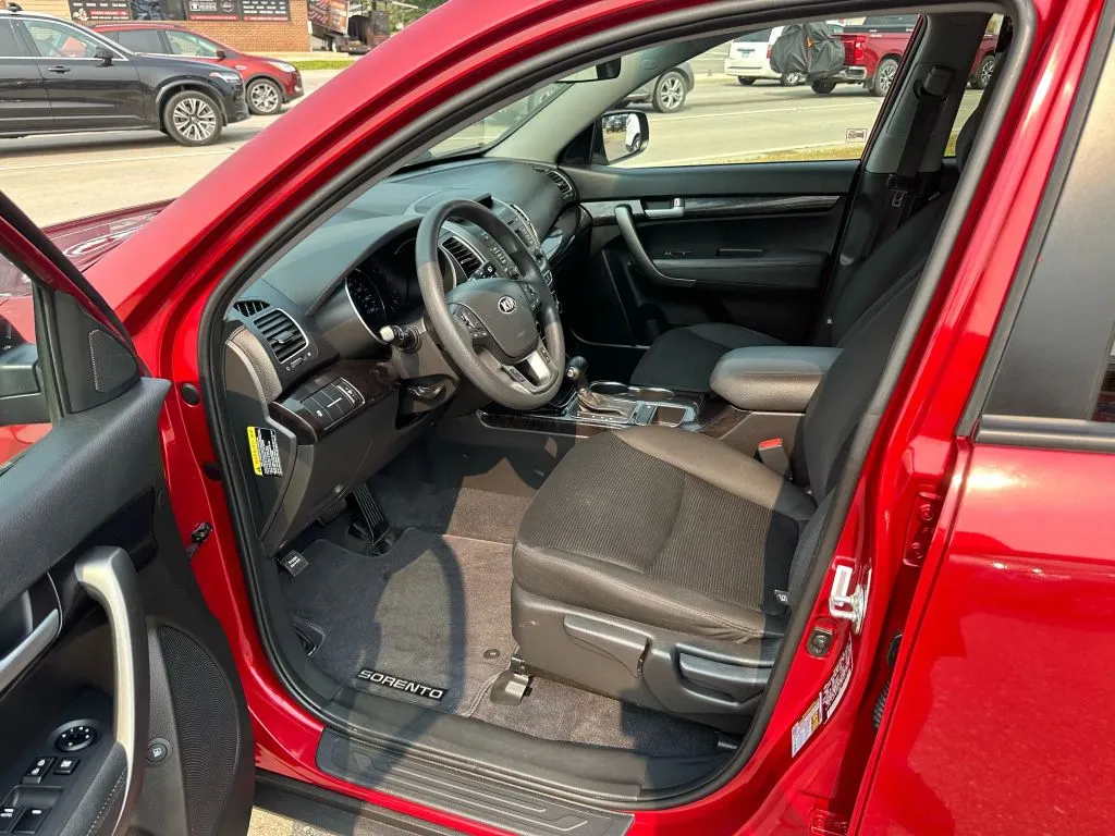 2015 Kia Sorento - Image 2