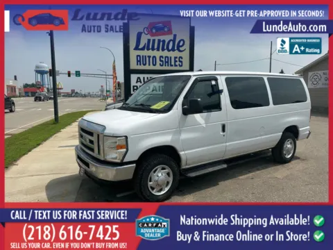 White 2014 Ford E350 Super Duty Passenger XLT Van 3D for sale in Wadena, MN
