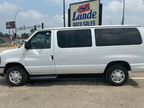 Photos of 2014 Ford E350 Super Duty Passenger XLT Van 3D for sale in Wadena, MN at Lunde Auto Sales