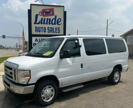 White 2014 Ford E350 Super Duty Passenger XLT Van 3D for sale in Wadena, MN