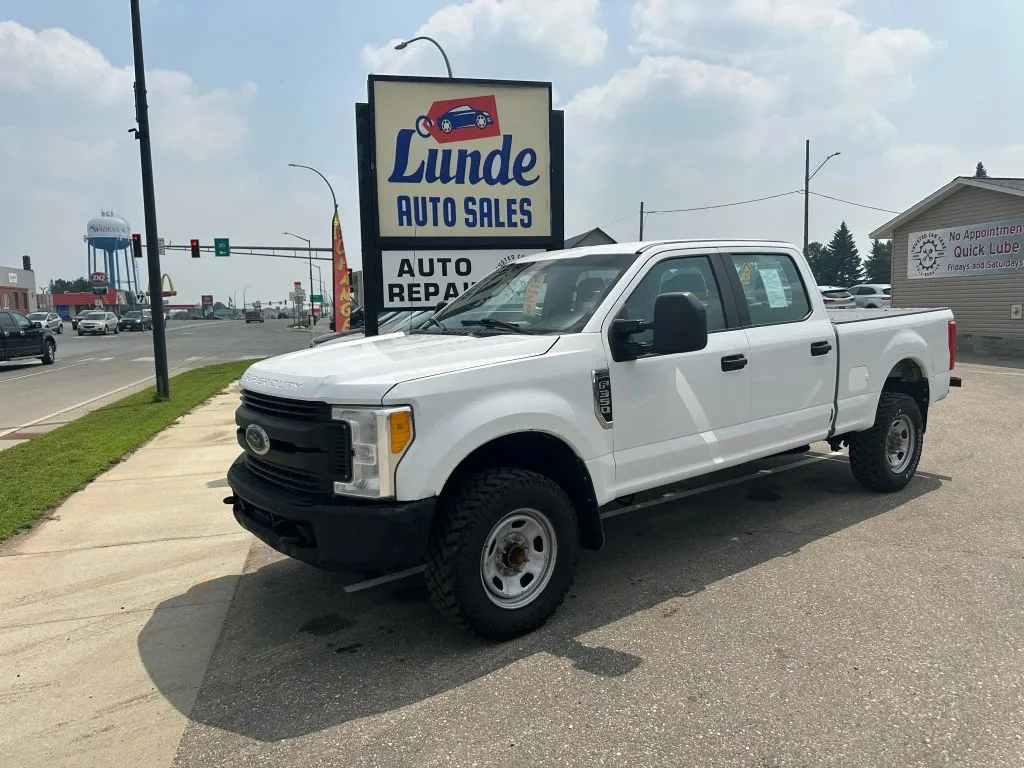 White 2017 Ford F350 Super Duty Crew Cab XL Pickup 4D 8 ft for sale in Wadena, MN