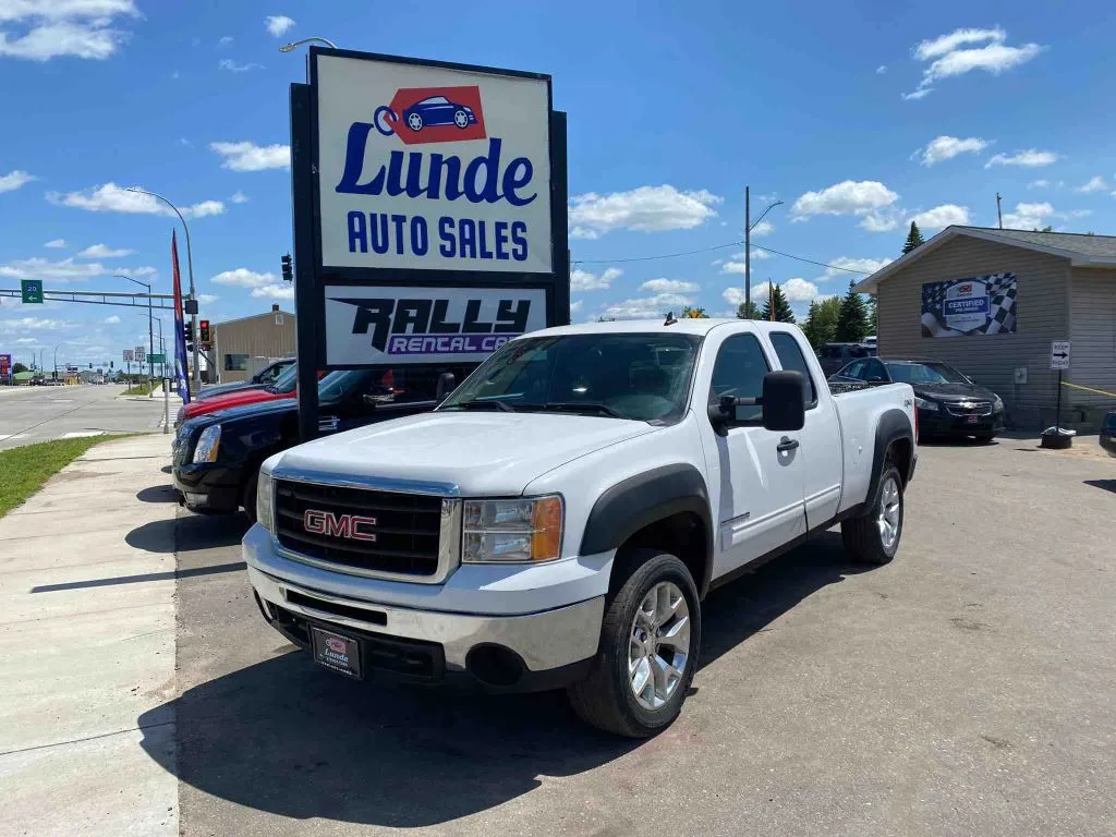 White 2011 GMC Sierra 1500 Extended Cab SLE Pickup 4D 6 1/2 ft for sale in Wadena, MN