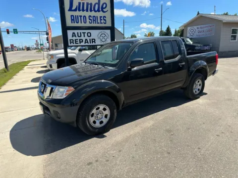 Black 2013 Nissan Frontier Crew Cab S Pickup 4D 5 ft for sale in Wadena, MN