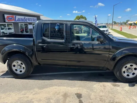 More photos of 2013 Nissan Frontier Crew Cab S Pickup 4D 5 ft at Lunde Auto Sales, MN