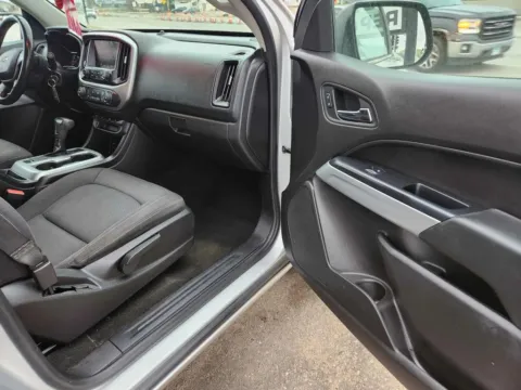 More photos of 2016 Chevrolet Colorado Crew Cab LT Pickup 4D 5 ft at Lunde Auto Sales, MN