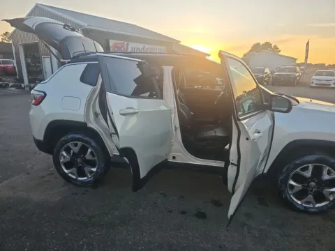 More photos of 2020 Jeep Compass Limited Sport Utility 4D at Lunde Auto Sales, MN
