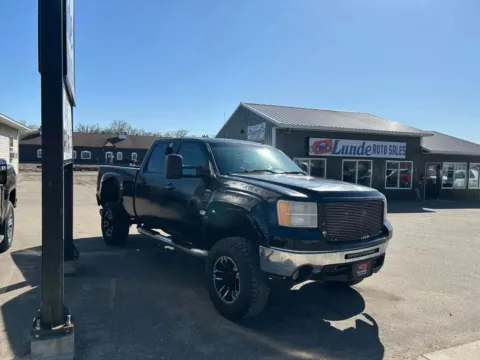 Another view of 2008 GMC Sierra 2500 HD Crew Cab SLE Pickup 4D 6 1/2 ft for sale in Wadena, MN at Lunde Auto Sales