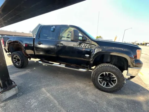 More photos of 2008 GMC Sierra 2500 HD Crew Cab SLE Pickup 4D 6 1/2 ft at Lunde Auto Sales, MN
