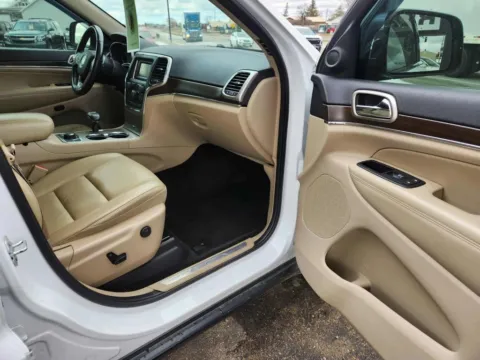 More photos of 2015 Jeep Grand Cherokee Limited Sport Utility 4D at Lunde Auto Sales, MN