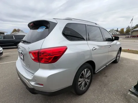 Another view of 2020 Nissan Pathfinder SL Sport Utility 4D for sale in Wadena, MN at Lunde Auto Sales
