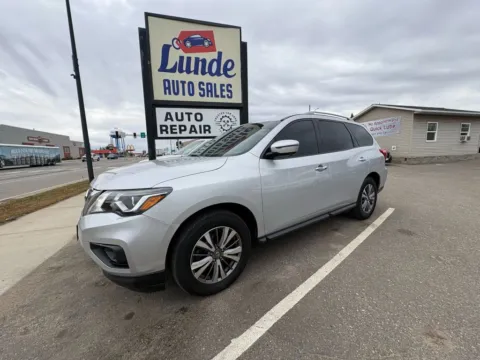 Silver 2020 Nissan Pathfinder SL Sport Utility 4D for sale in Wadena, MN