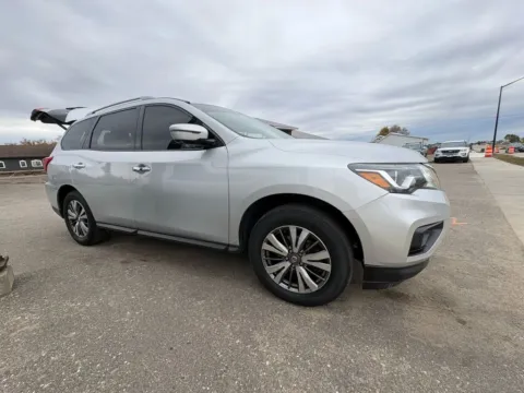 More photos of 2020 Nissan Pathfinder SL Sport Utility 4D at Lunde Auto Sales, MN