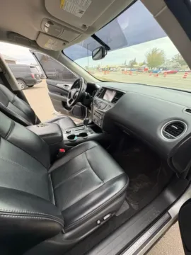 More photos of 2020 Nissan Pathfinder SL Sport Utility 4D at Lunde Auto Sales, MN