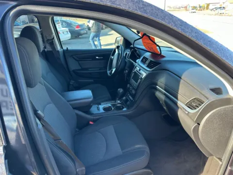 More photos of 2016 Chevrolet Traverse LT Sport Utility 4D at Lunde Auto Sales, MN