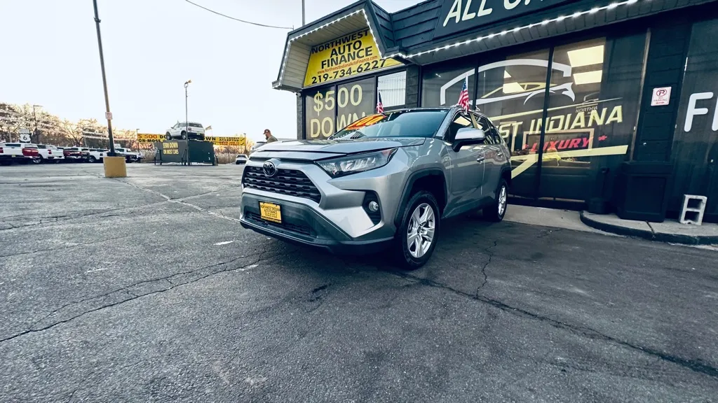 2021 Toyota RAV4 XLE's photo