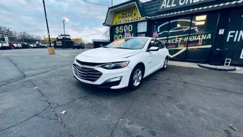 White 2022 CHEVROLET MALIBU LT for sale in Valparaiso, IN