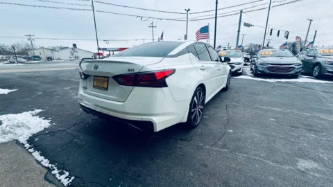 More photos of 2022 NISSAN ALTIMA SR at NWI AUTO FINANCE Valparaiso, IN