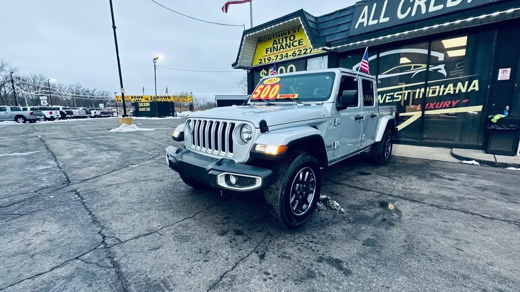 Silver 2023 JEEP GLADIATOR OVERLAND for sale in Valparaiso, IN