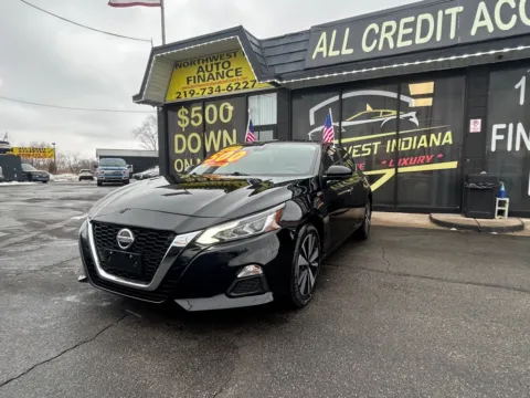 Black 2021 NISSAN ALTIMA SV for sale in Valparaiso, IN