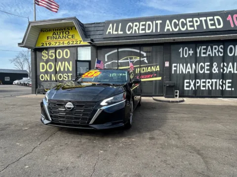 Black 2023 NISSAN ALTIMA SL for sale in Valparaiso, IN