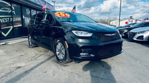 Black 2022 CHRYSLER PACIFICA HYBRID TOURING L for sale in Valparaiso, IN