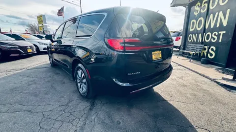 More photos of 2022 CHRYSLER PACIFICA HYBRID TOURING L at NWI AUTO FINANCE Valparaiso, IN