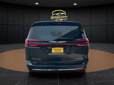 More photos of 2022 CHRYSLER PACIFICA HYBRID TOURING L at NWI AUTO FINANCE Valparaiso, IN