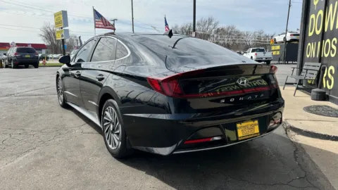 More photos of 2023 HYUNDAI SONATA LIMITED HYBRID at NWI AUTO FINANCE Valparaiso, IN