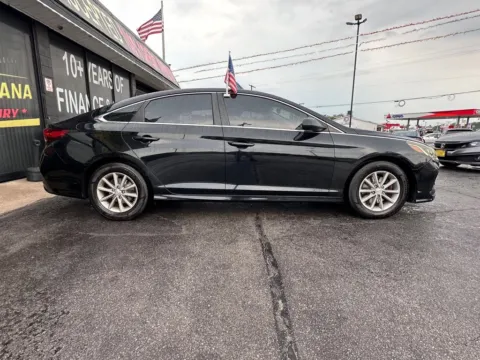 More photos of 2018 Hyundai Sonata SE at NWI AUTO FINANCE Valparaiso, IN