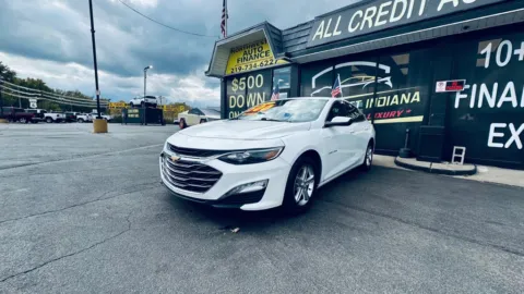 White 2024 CHEVROLET MALIBU LT for sale in Valparaiso, IN