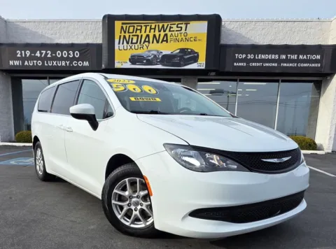 White 2023 CHRYSLER VOYAGER LX for sale in Merrillville, IN