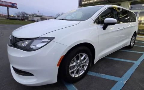 More photos of 2023 CHRYSLER VOYAGER LX at NWI Auto Luxury Merrillville, IN