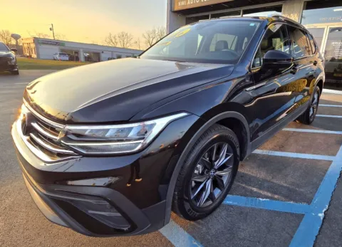 More photos of 2023 VOLKSWAGEN TIGUAN SE at NWI Auto Luxury Merrillville, IN