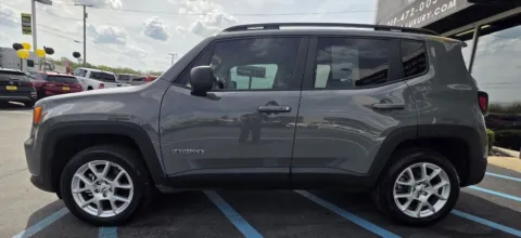 More photos of 2022 JEEP RENEGADE LATITUDE at NWI Auto Luxury Merrillville, IN