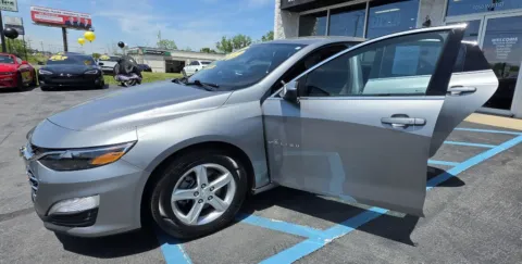 Gray 2024 CHEVROLET MALIBU LT for sale in Merrillville, IN