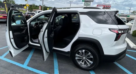 More photos of 2025 CHEVROLET EQUINOX LT at NWI Auto Luxury Merrillville, IN