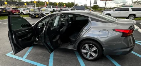More photos of 2022 NISSAN ALTIMA 2.5 SL at NWI Auto Luxury Merrillville, IN