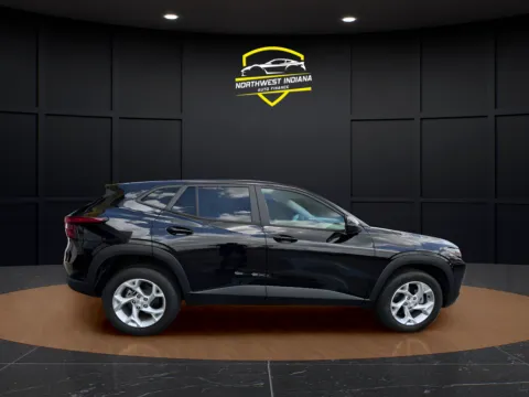 More photos of 2024 CHEVROLET TRAX LS at NWI Auto Luxury Merrillville, IN