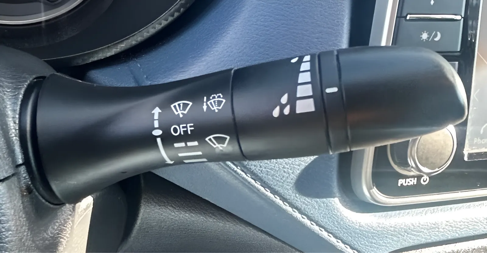 2025 Nissan Versa Sedan SV - Photo 16