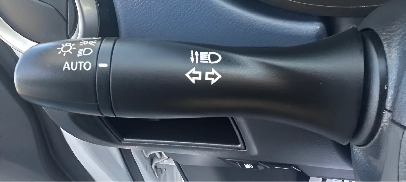 2025 Nissan Versa Sedan SV - Photo 17