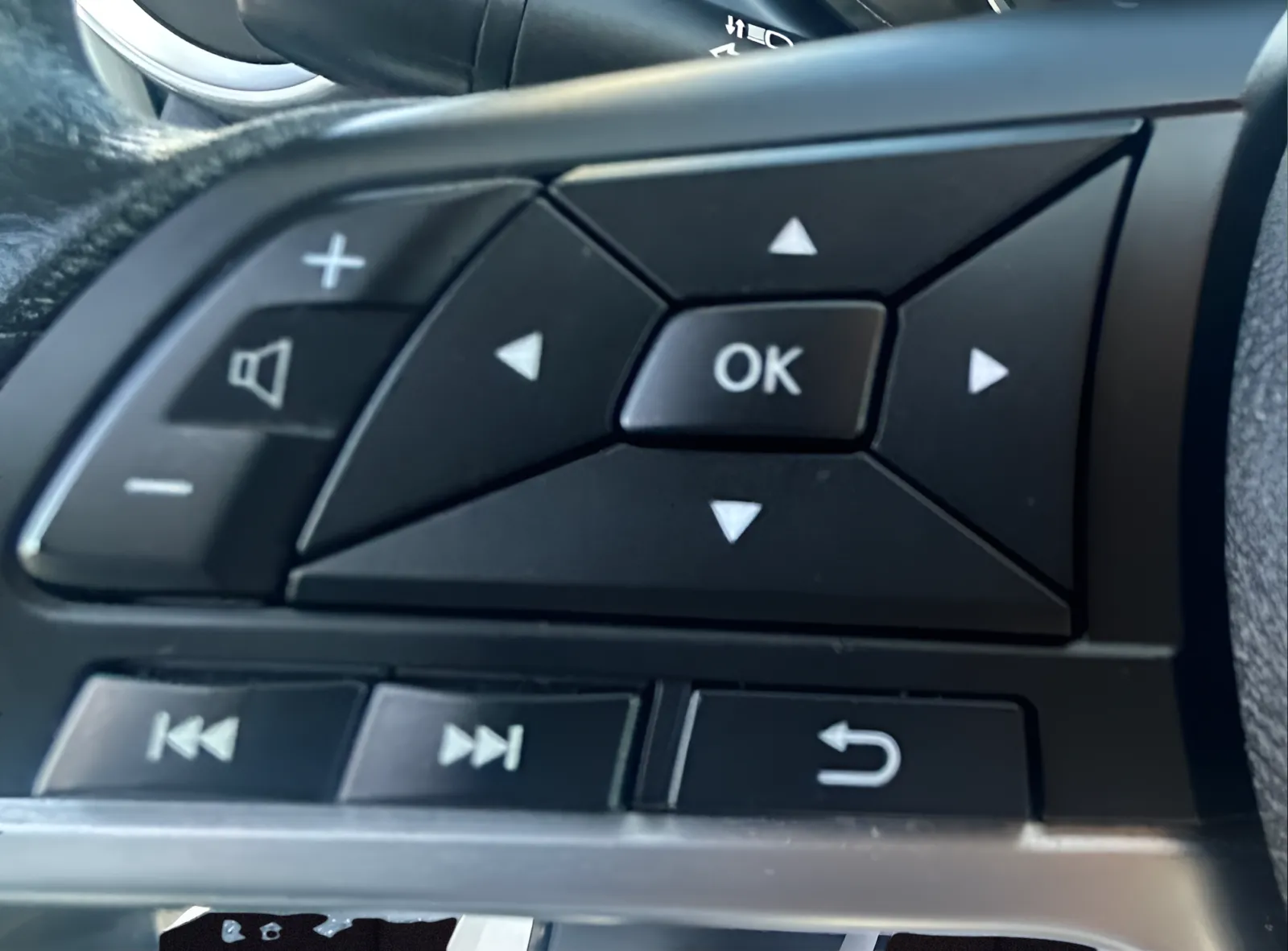 2025 Nissan Versa Sedan SV - Photo 15