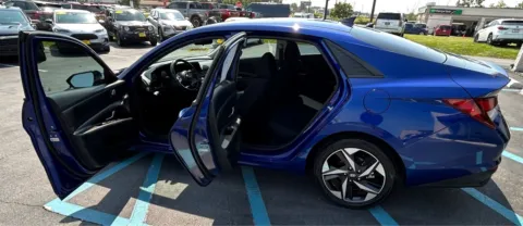 More photos of 2023 HYUNDAI ELANTRA SEL at NWI Auto Luxury Merrillville, IN
