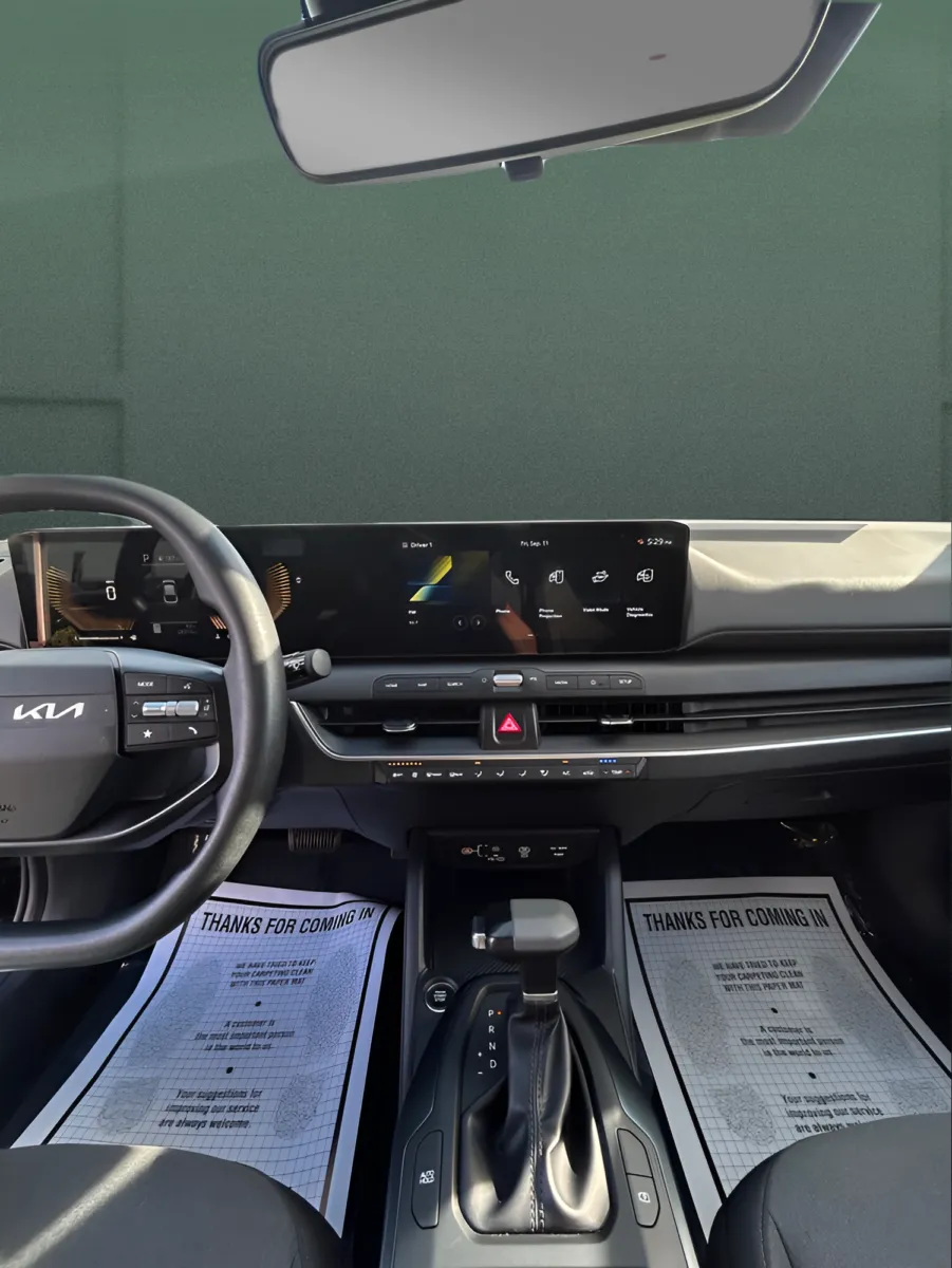 2025 Kia K4 LXS - Photo 15