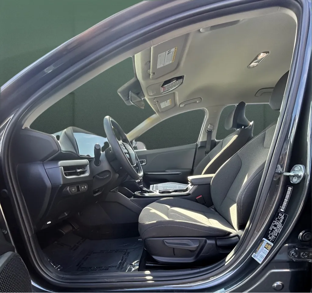 2025 Kia K4 LXS - Photo 11