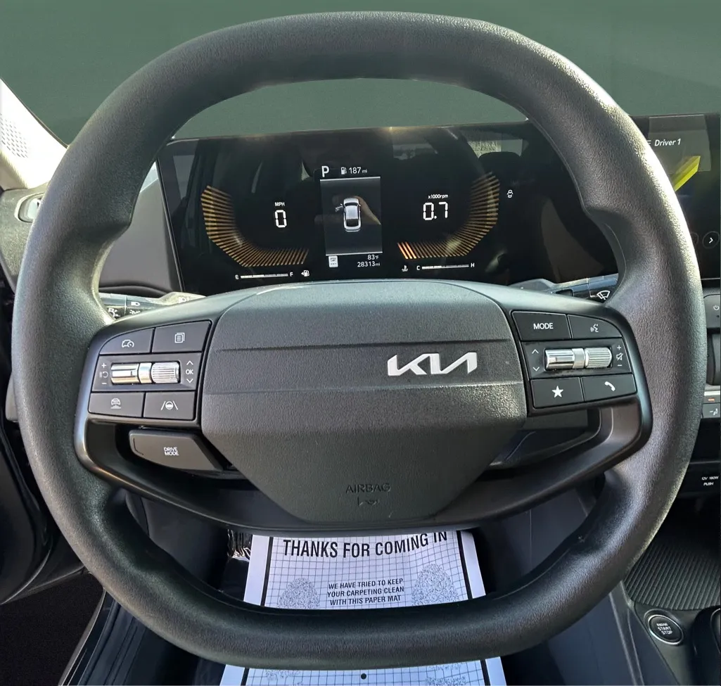 2025 Kia K4 LXS - Photo 18